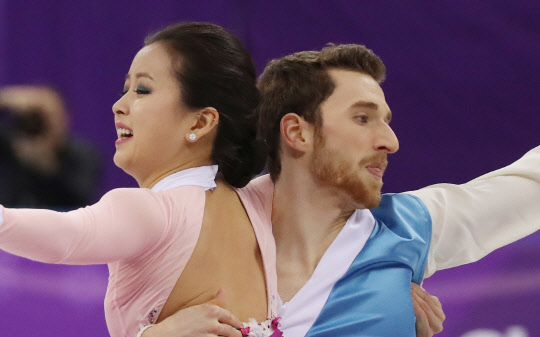 사진은 지난 2월 20일 2018 평창동계올림픽 피겨스케이팅 아이스댄스 프리댄스에 출전해 연기를 펼치는 두 선수. 연합뉴스